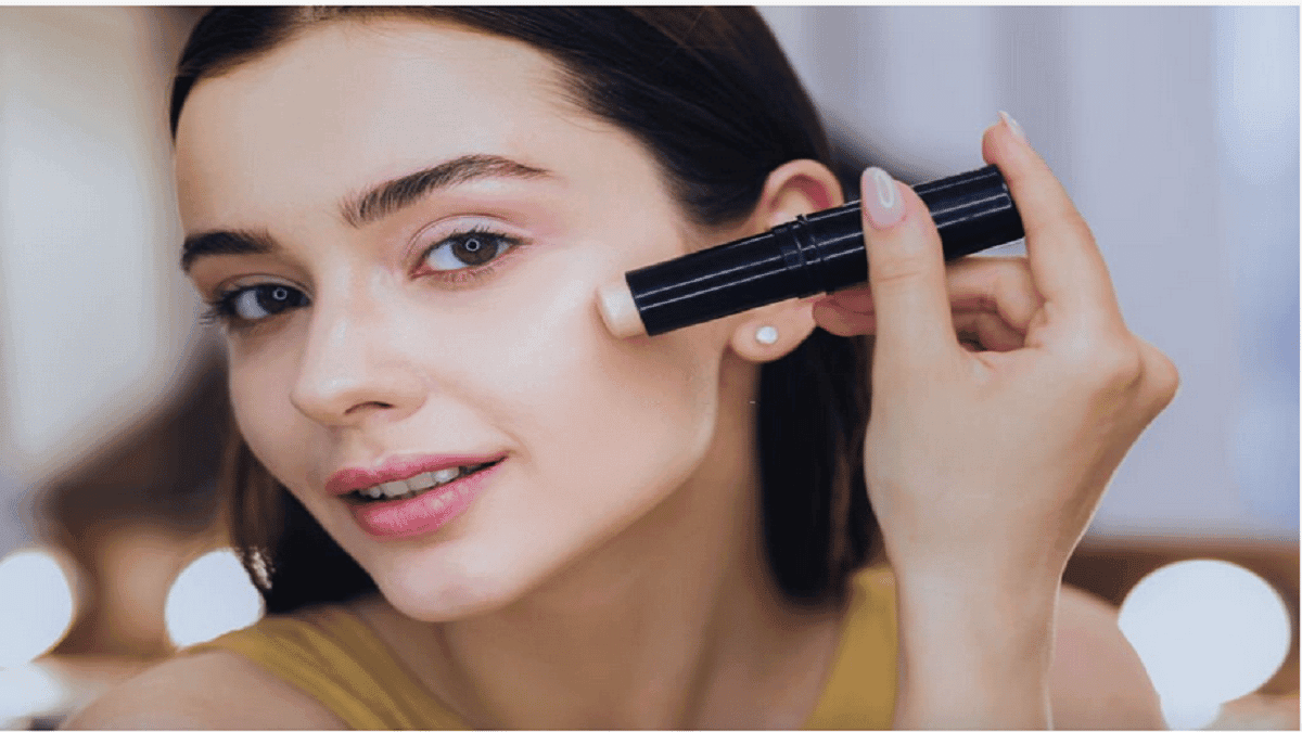Mettez en valeur votre visage grâce à ce nouveau correcteur à multi-usage cet automne !